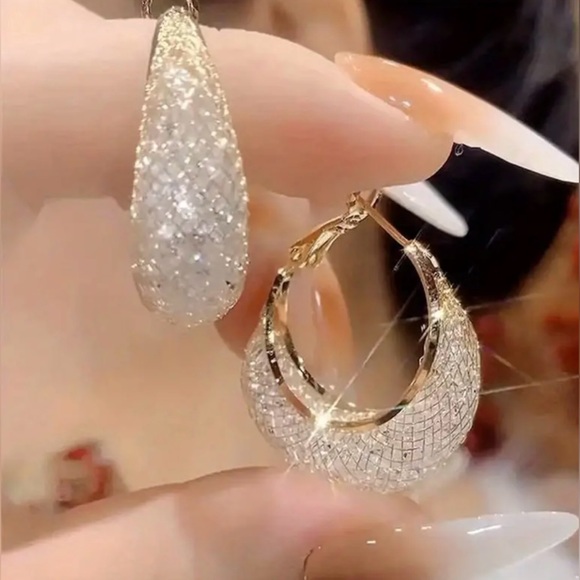 Jewelry - Sparkling Golden Alloy Hoop Earrings